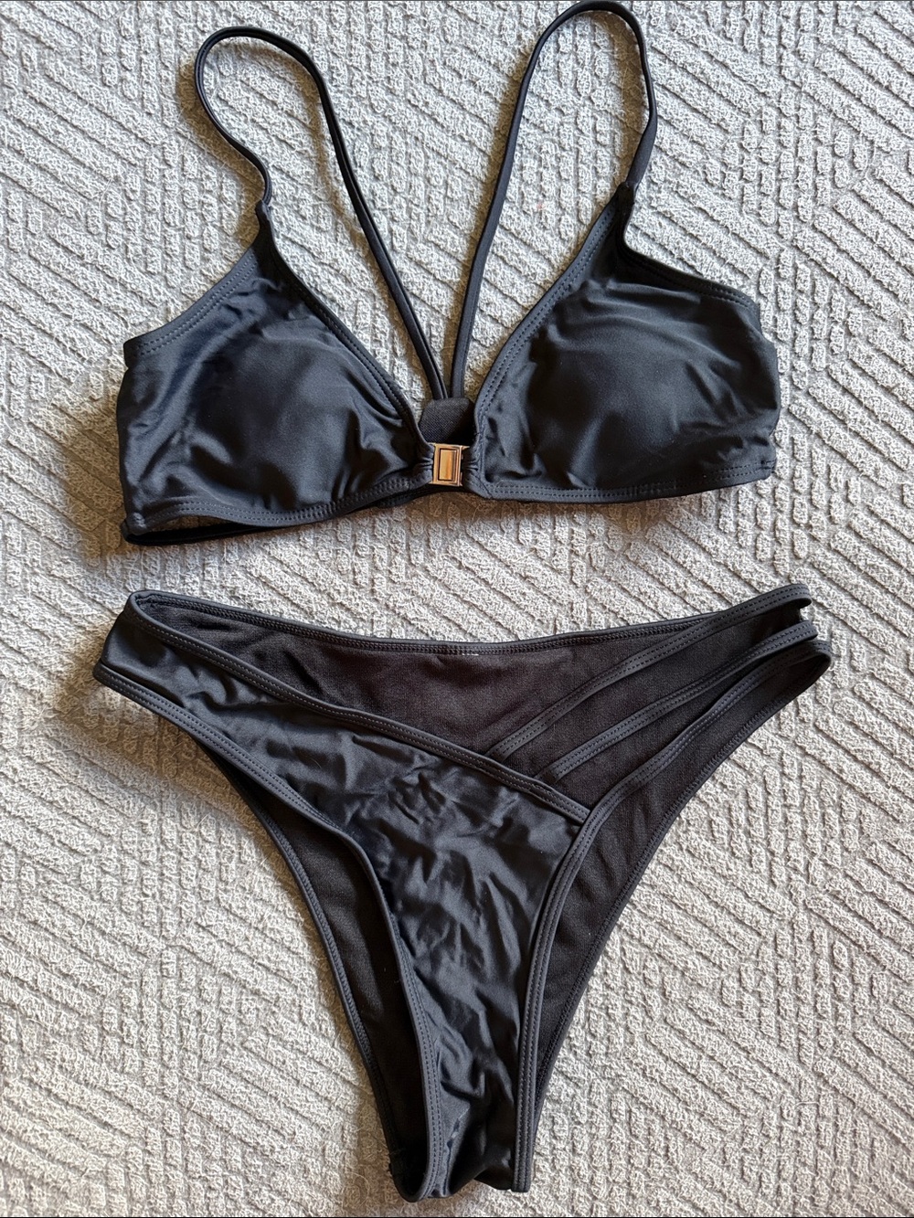 Black Strappy Women's Bikini Set - Classic Two-Piece Swim